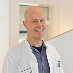 Herr Dr. med. August-Eric Hübner